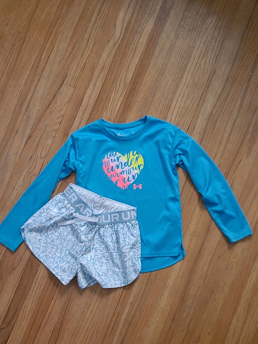 Under Armour Girls Teal Long Sleeve w/ Light Gray Printed Shorts Size Small[6x]